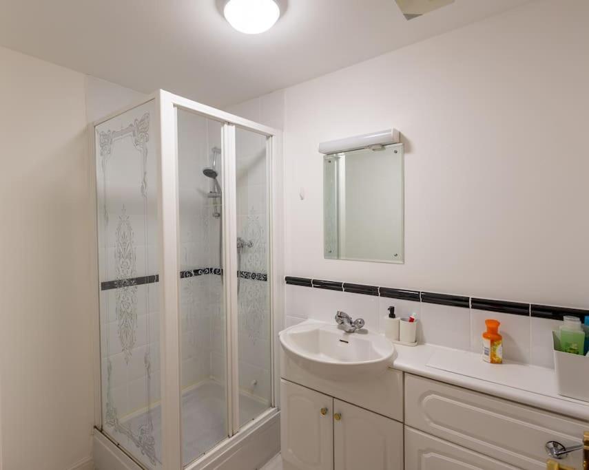 Morden London Apartment, By The Sea With Free Parking Dış mekan fotoğraf