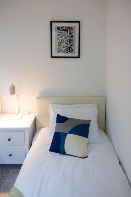 Morden London Apartment, By The Sea With Free Parking Dış mekan fotoğraf